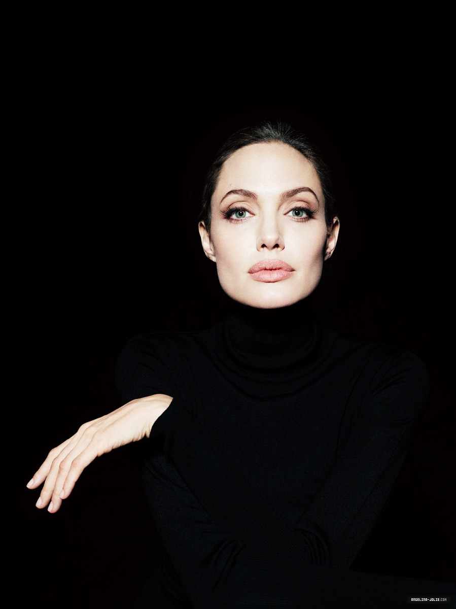 Анджелина Джоли фотосессия в черном